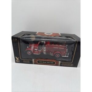 Road Signature 1:24 1935 Mack Type 75BX Fire Truck